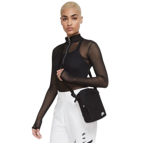 Torebka Nike Heritage czarna DB0456 010 Nike