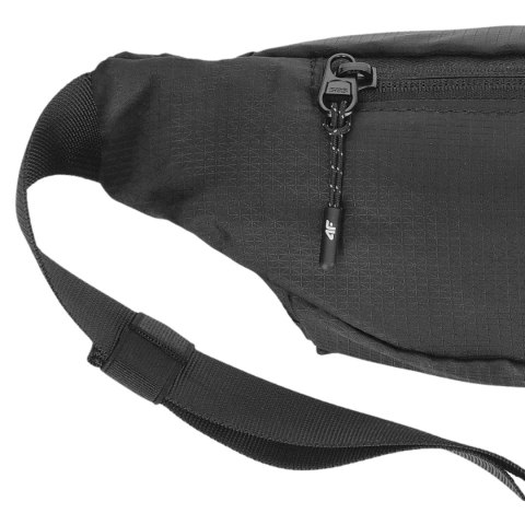 Saszetka na pas 4F U075 głęboka czerń 4FWSS24AWAIU075 20S 4F