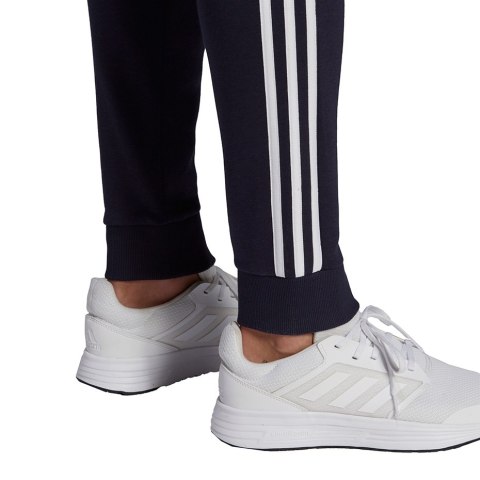 Spodnie męskie adidas Essentials Fleece Tapered Cuff 3-Band Pants granatowe GK8823 Adidas